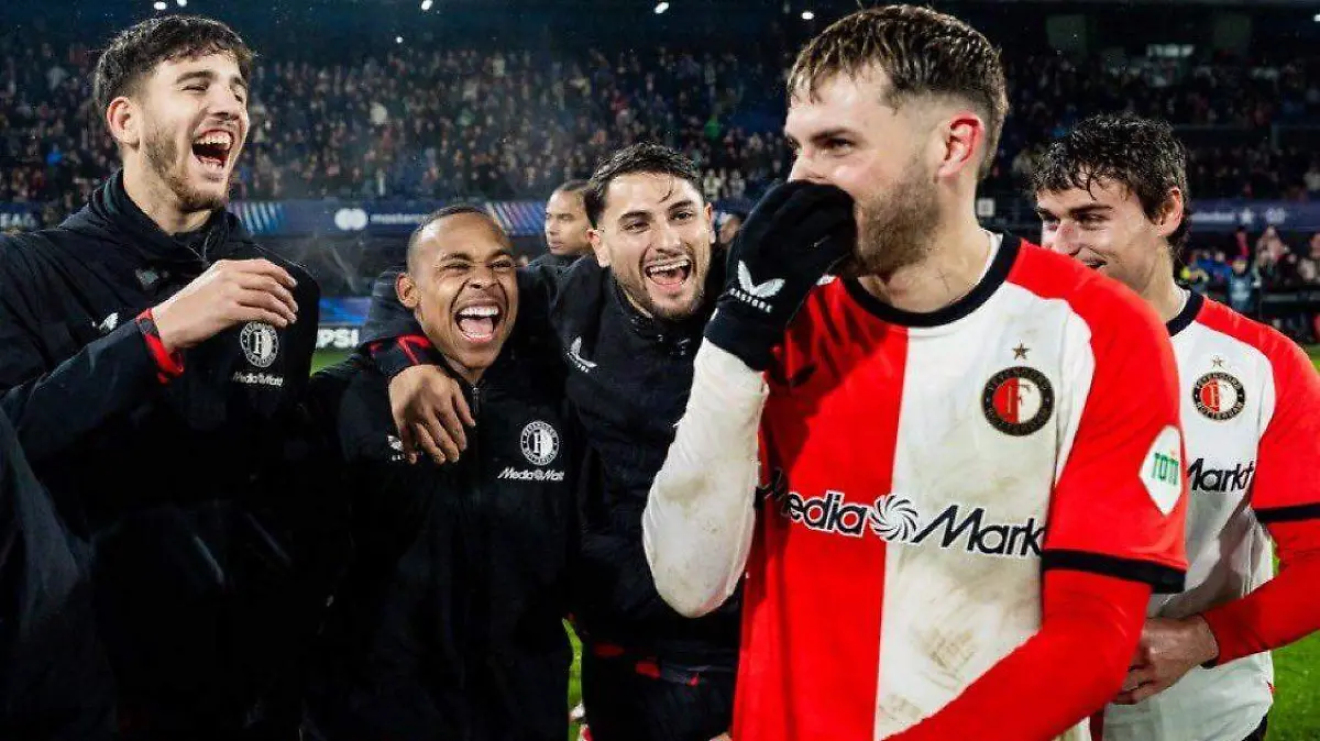 Santi Gimenez juega su segunda Champions League con el Feyenoord